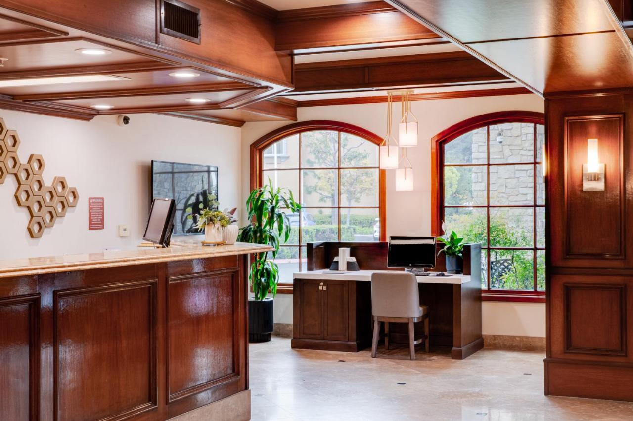 | Ayres Suites Mission Viejo