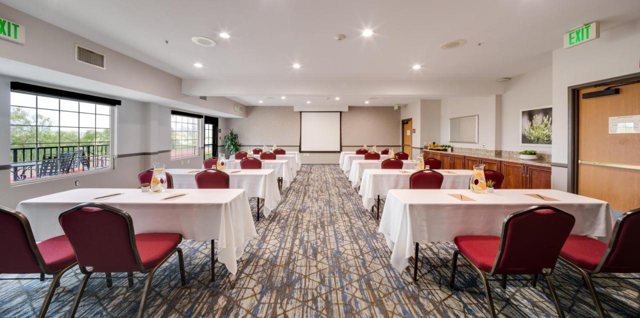 | Ayres Suites Mission Viejo