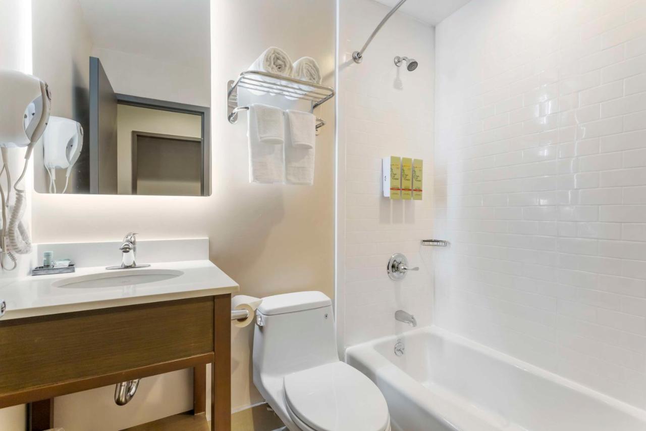 King Room at Best Western Brooklyn-Coney Island Inn
