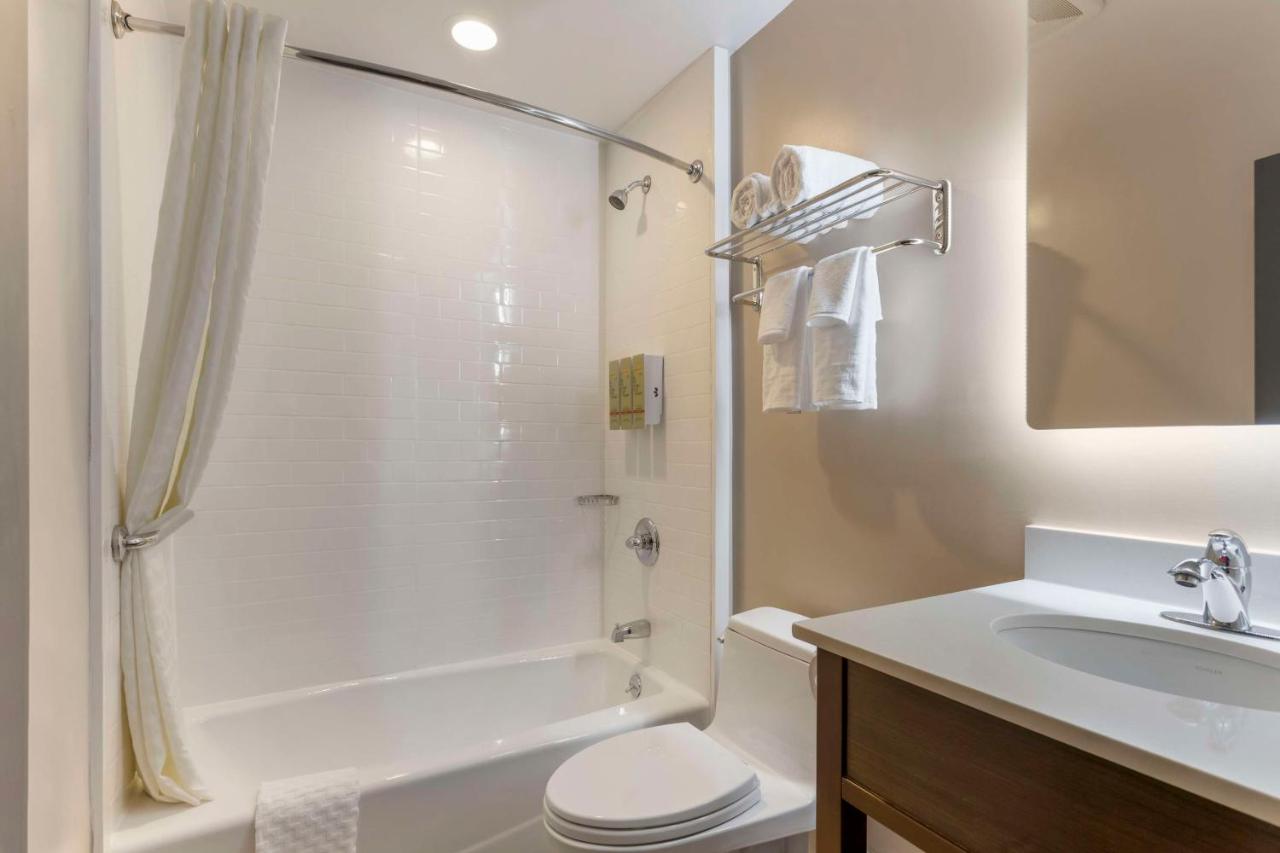 Queen Room at Best Western Brooklyn-Coney Island Inn