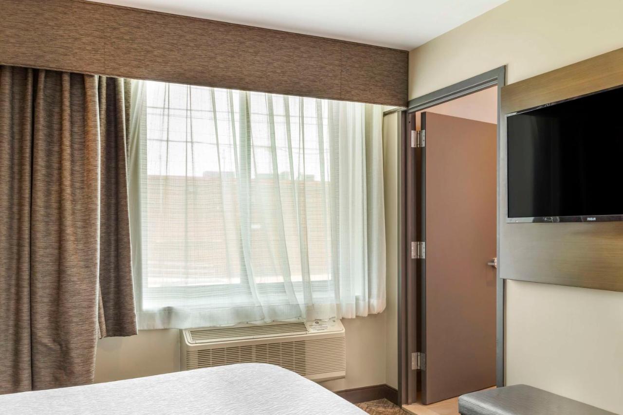 Queen Room at Best Western Brooklyn-Coney Island Inn
