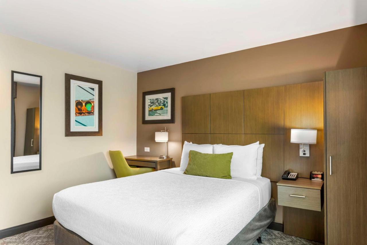 Queen Room at Best Western Brooklyn-Coney Island Inn