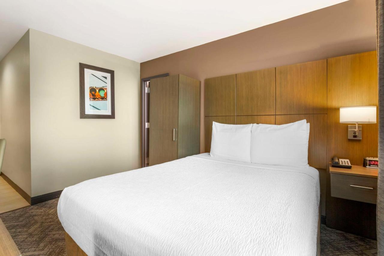 Queen Room at Best Western Brooklyn-Coney Island Inn