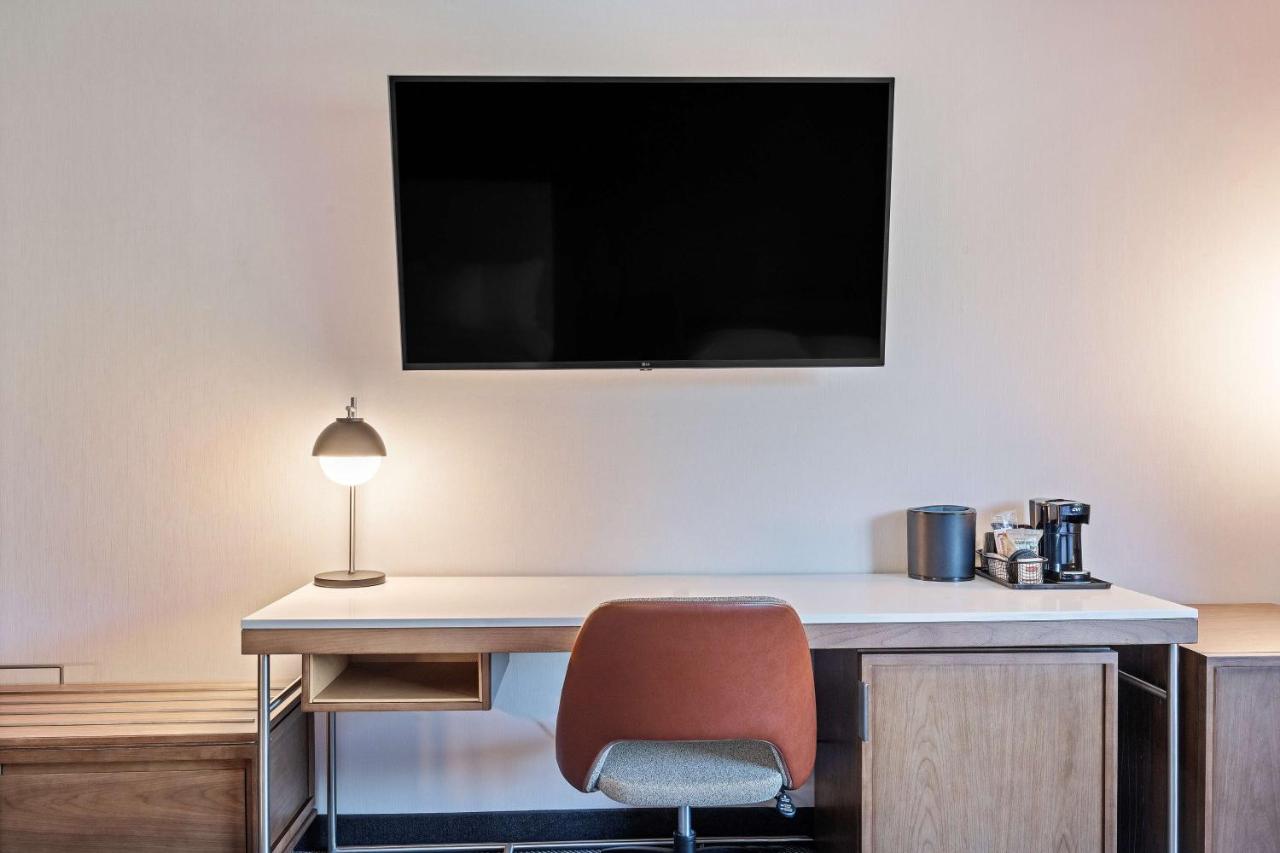 Mobility Accessible Guestroom Two Queens Roll-In Shower at Sonesta Select Pleasant Hill