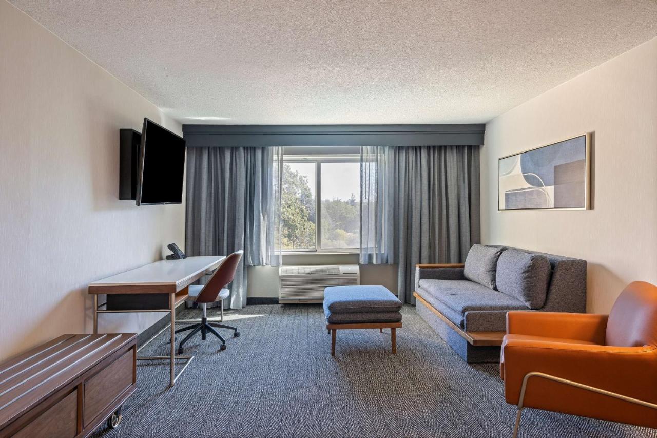 One Bedroom Suite King with Sofabed at Sonesta Select Pleasant Hill