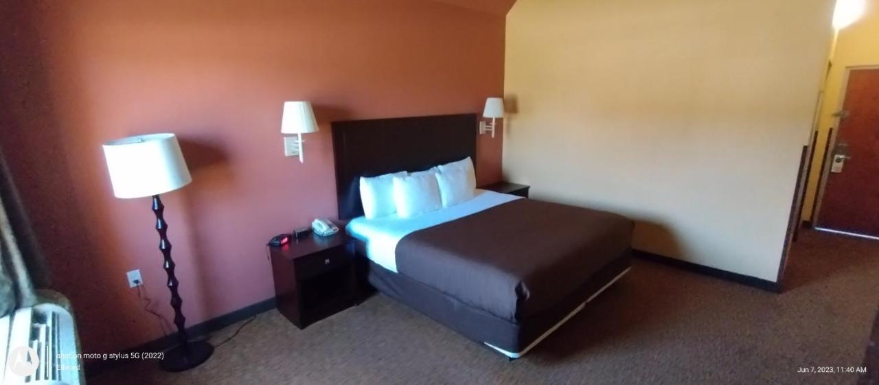 King Room at Shary Inn and Suites