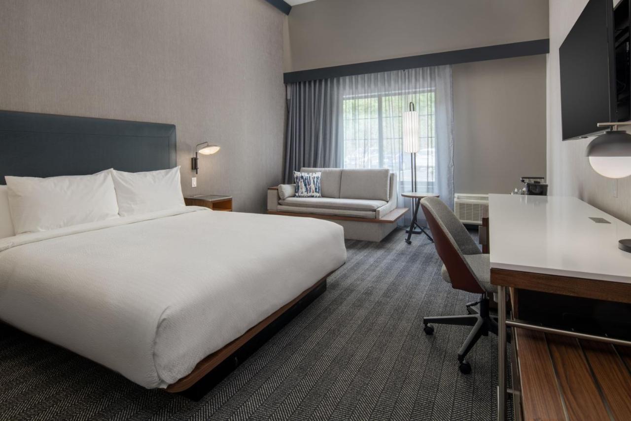 Standard King Room with Sofa Bed at Courtyard By Marriott Olympia