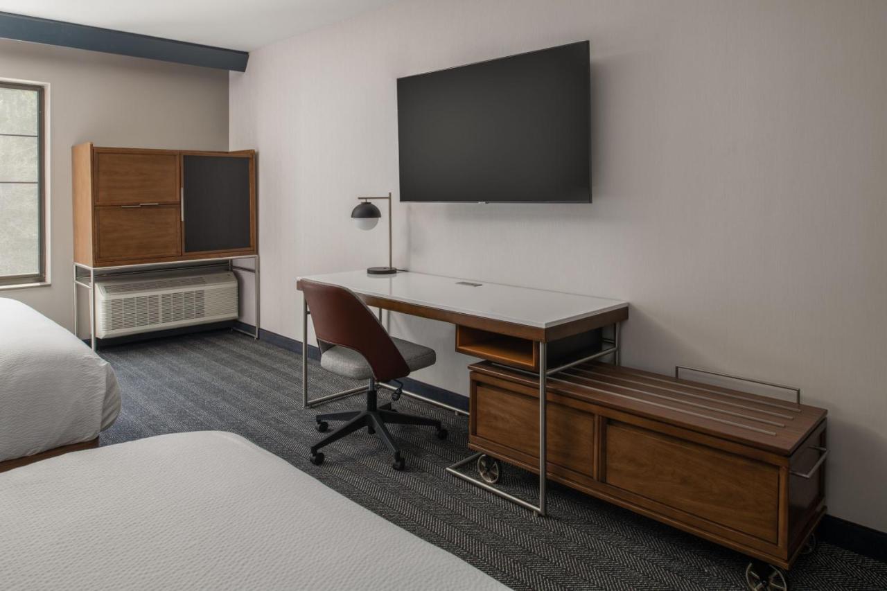 Standard Queen Room with Two Queen Beds - Hearing Accessible at Courtyard By Marriott Olympia