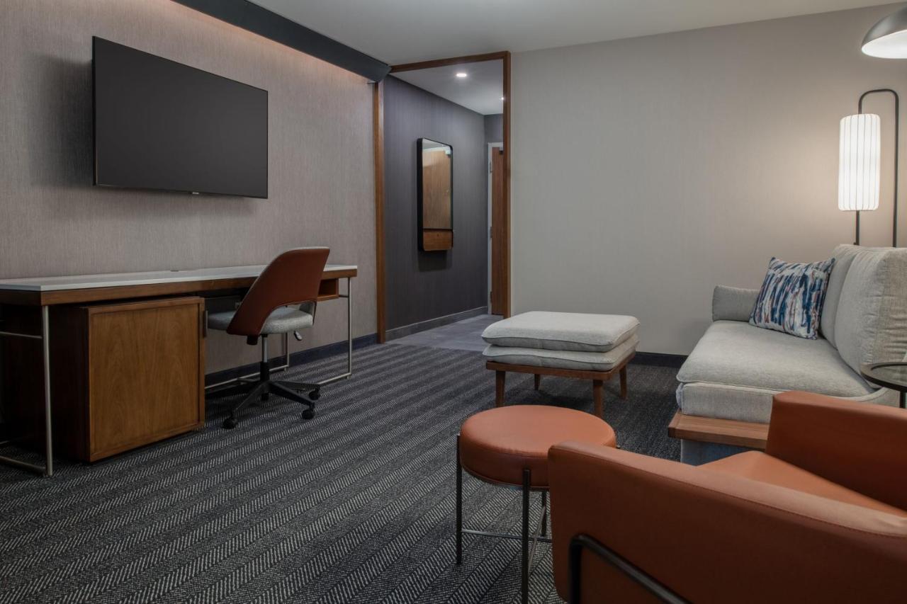 Standard King Room with Sofa Bed at Courtyard By Marriott Olympia