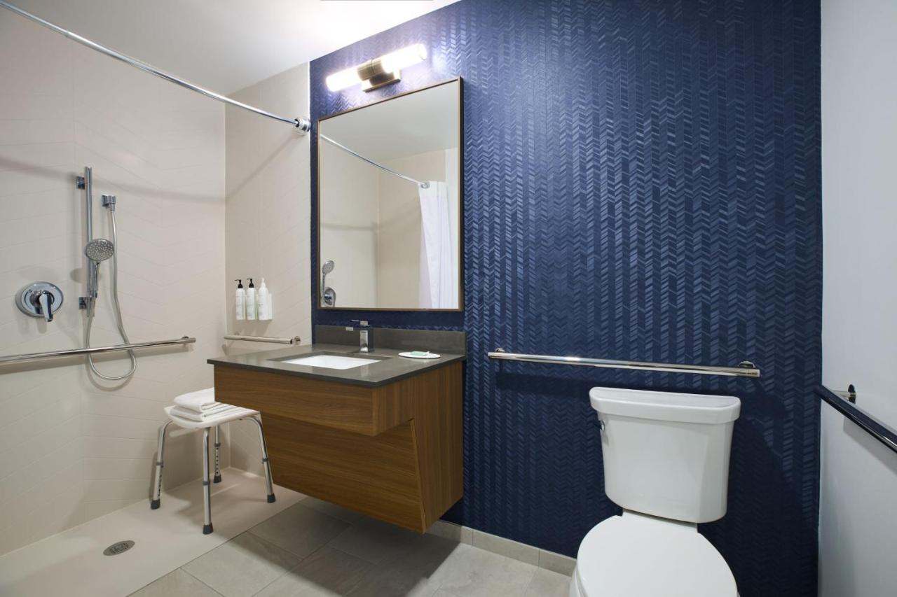 | Fairfield Inn and Suites by Marriott Winchester