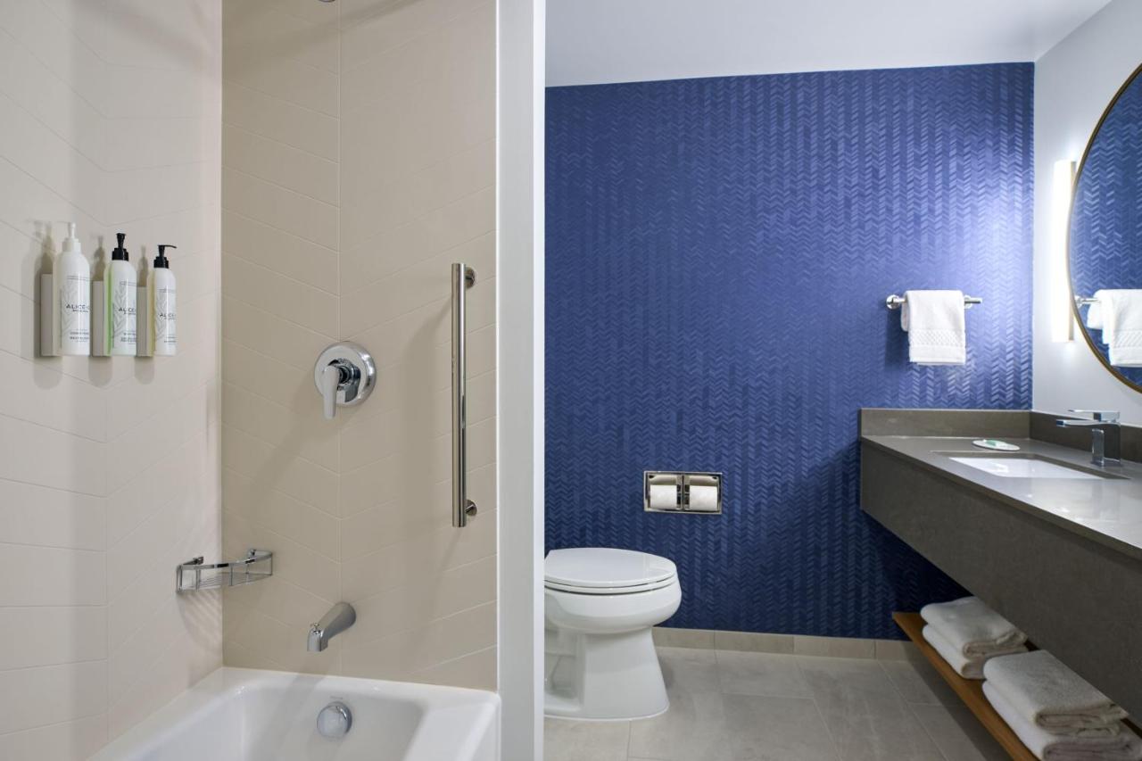 | Fairfield Inn and Suites by Marriott Winchester