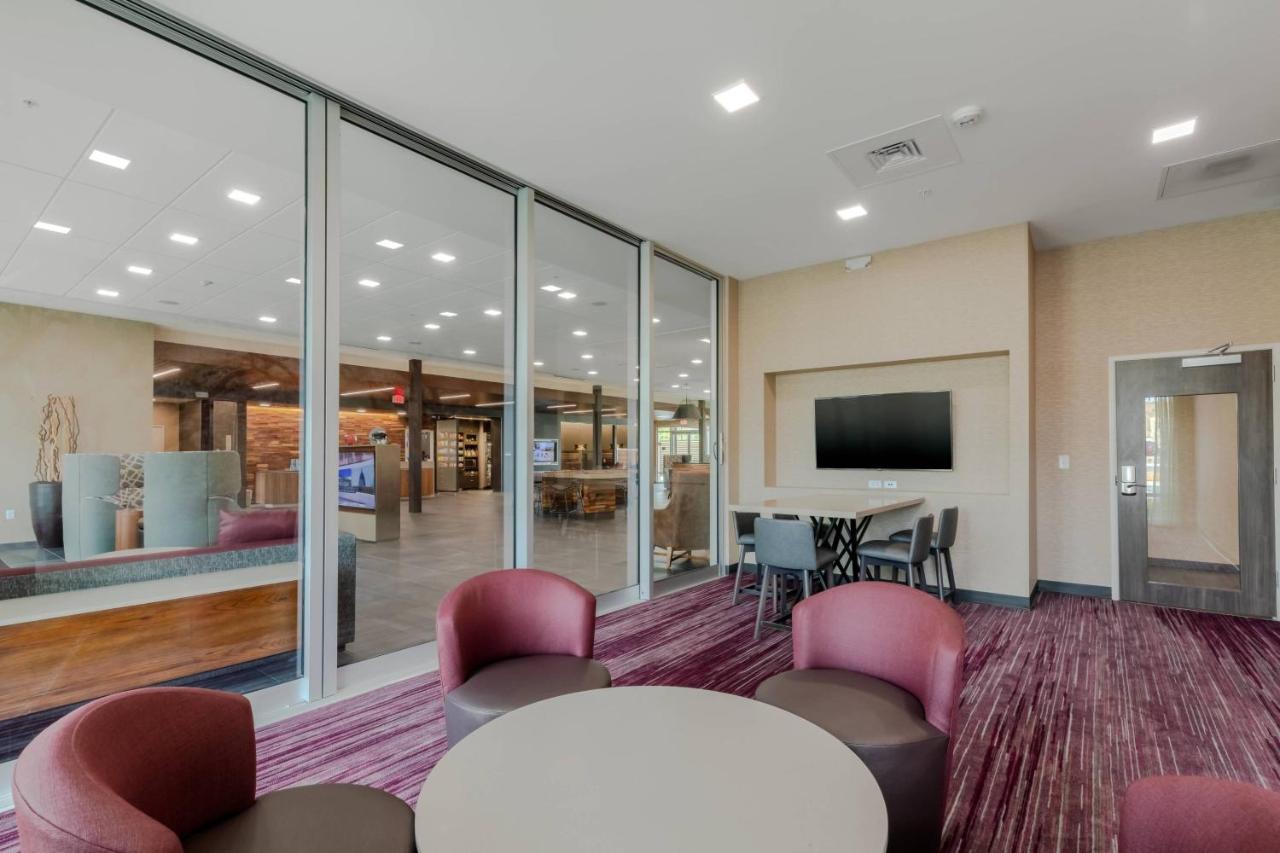 | Courtyard by Marriott Savannah Airport