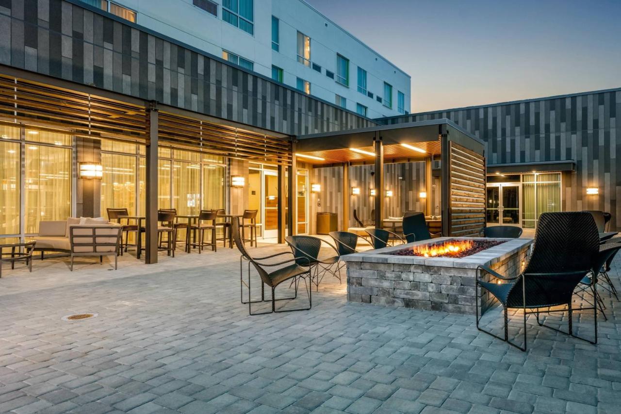 | Courtyard by Marriott Savannah Airport