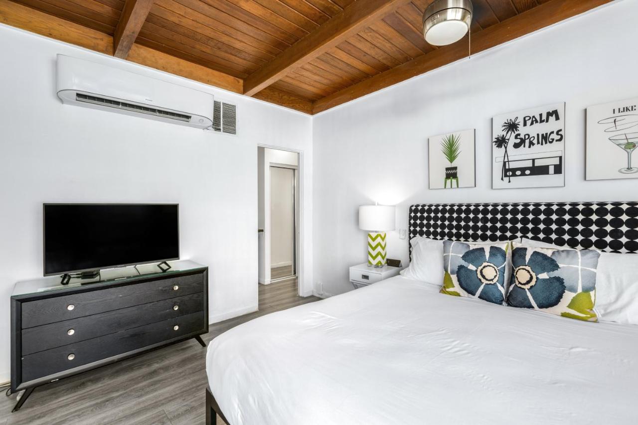 Standard King Room at The Three Fifty Hotel