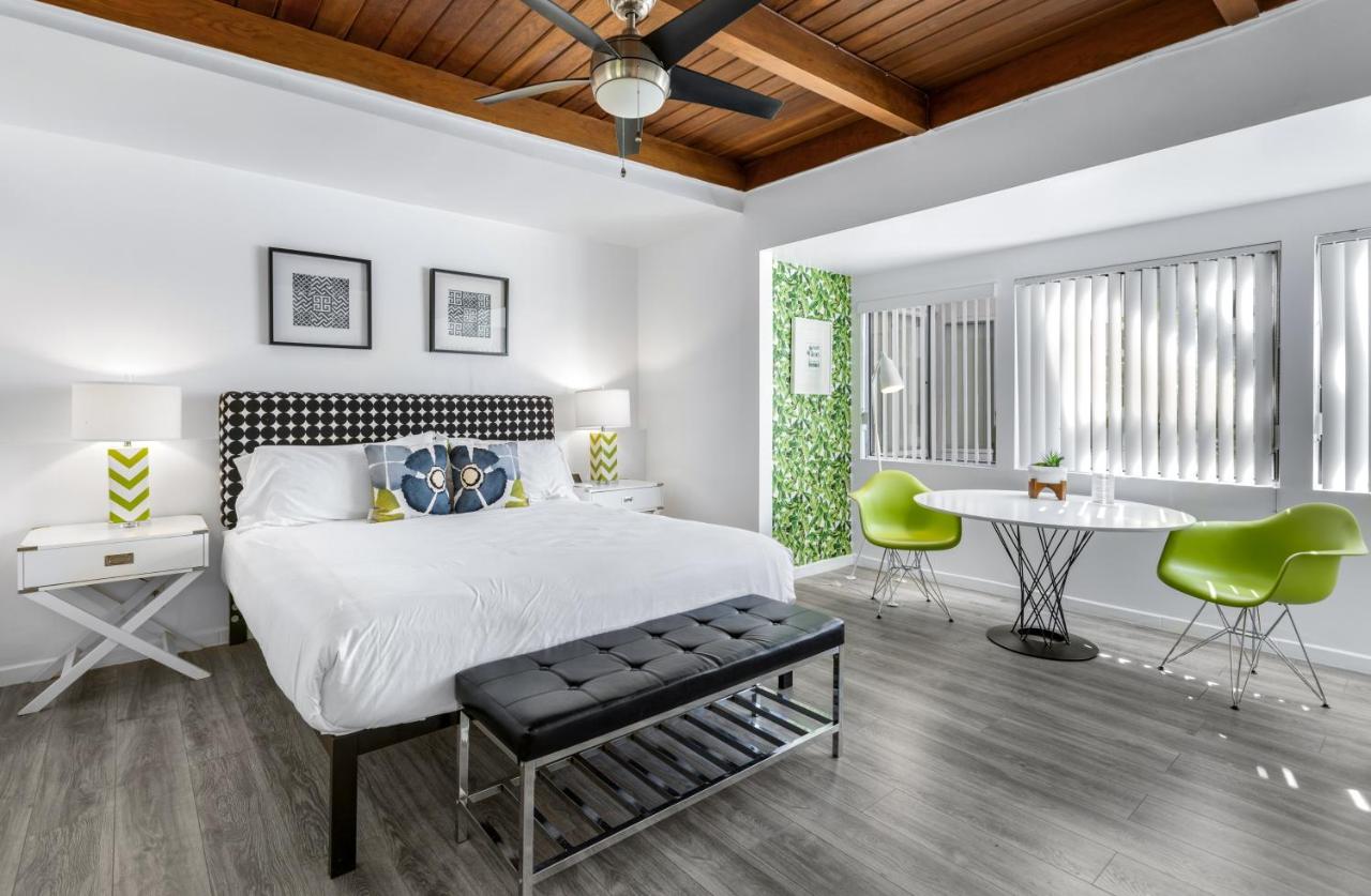Deluxe Double Room at The Three Fifty Hotel
