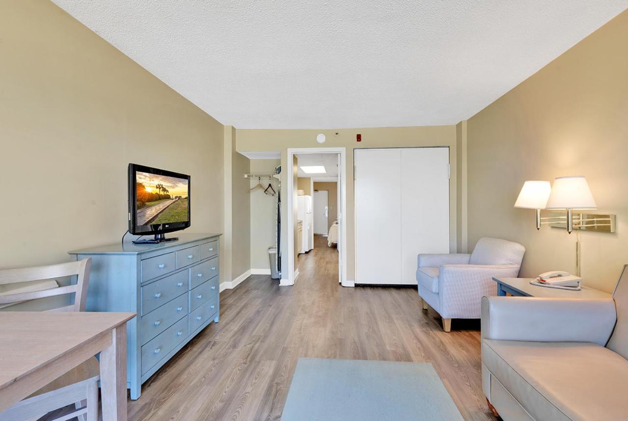 Queen Room with Sea View at Windsurfer Hotel