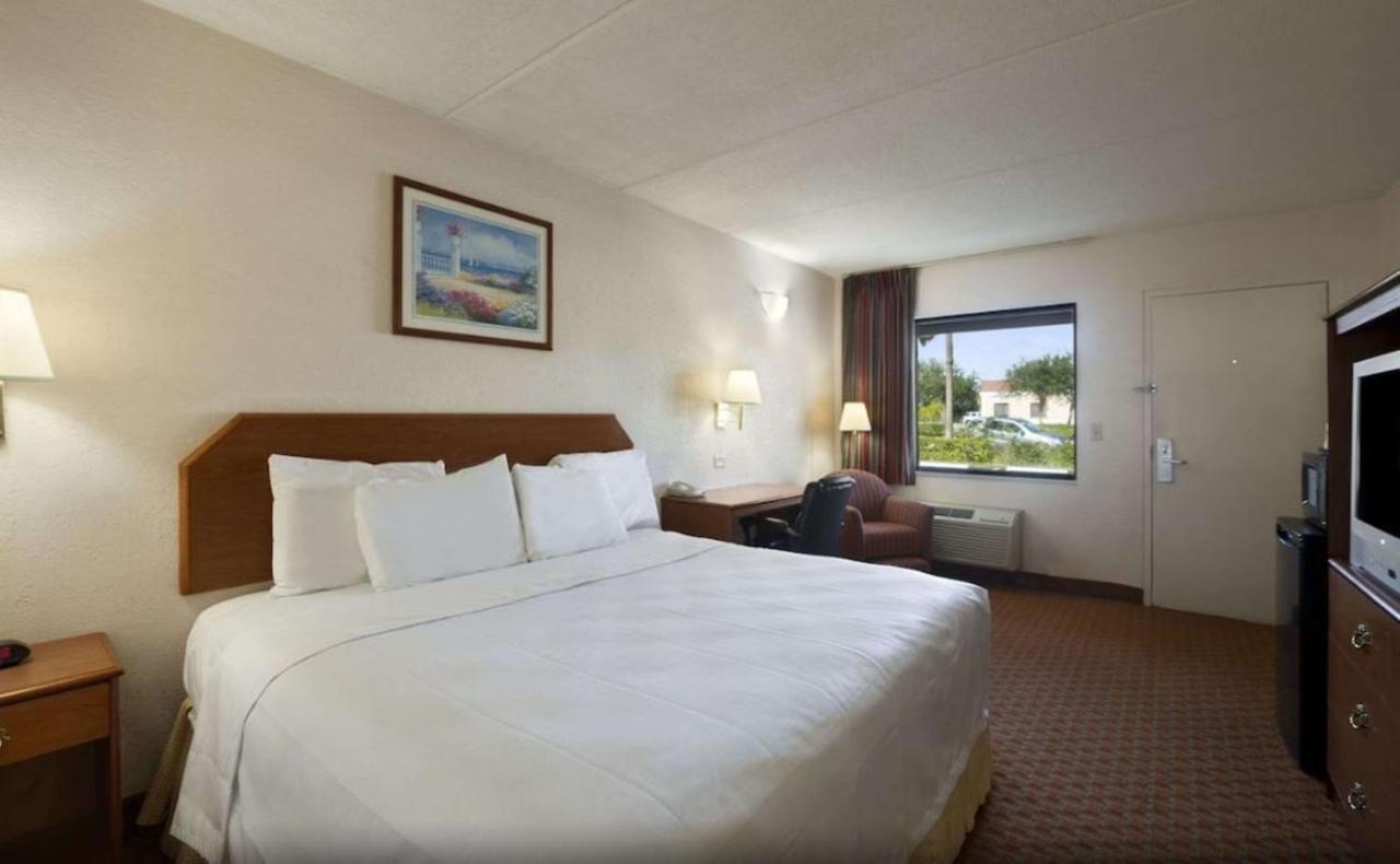 King Room - Mobility Access/Non-Smoking at Super 8 by Wyndham North Palm Beach