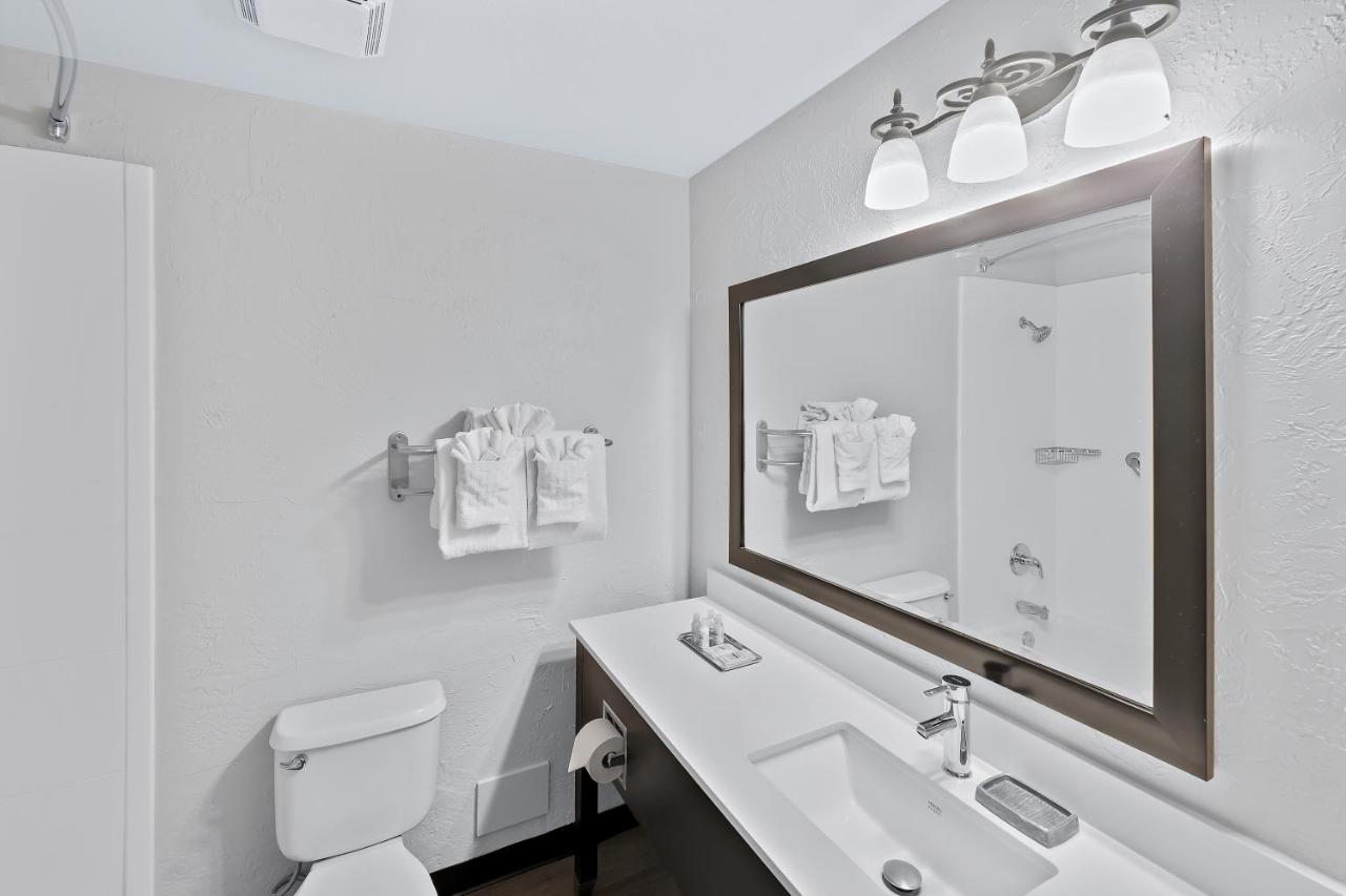  | Best Western Wesley Inn & Suites
