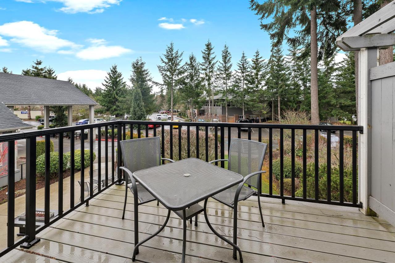 King Suite with Queen Sofabed - Balcony - Kitchenette - Non Smoking at Best Western Wesley Inn & Suites