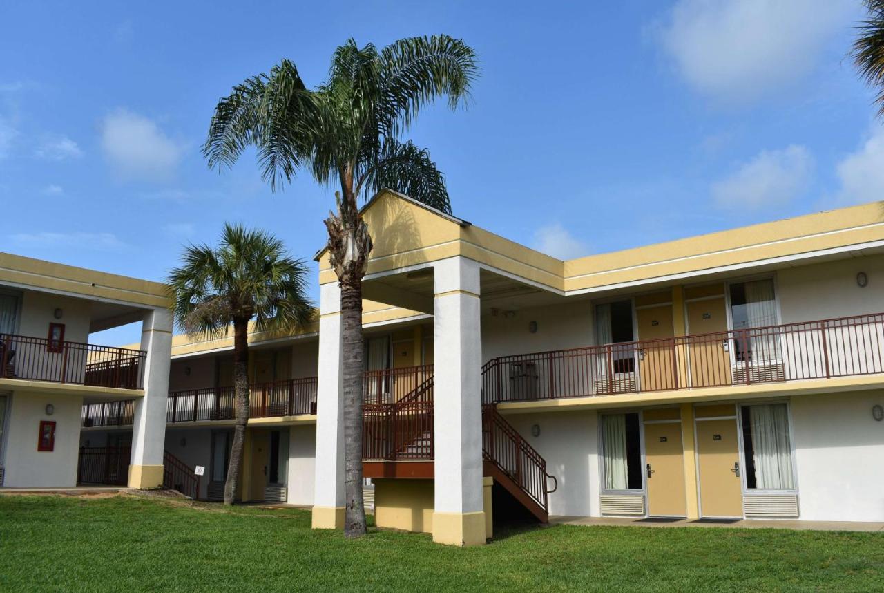 | Super 8 by Wyndham Ocala I-75