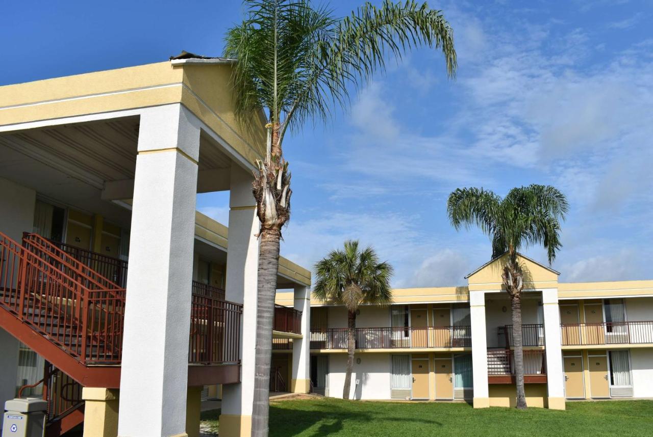| Super 8 by Wyndham Ocala I-75