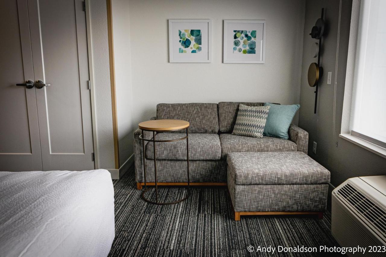King Studio with Sofa Bed at Towneplace Suites By Marriott New Philadelphia