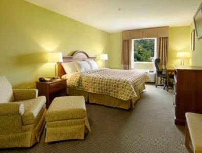 King Room - Non-Smoking at Days Inn & Suites by Wyndham Swainsboro