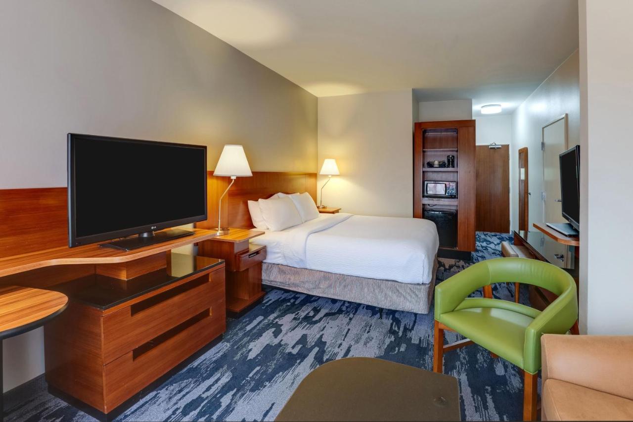 | Fairfield Inn & Suites by Marriott Fort Worth I-30 West Near NAS JRB