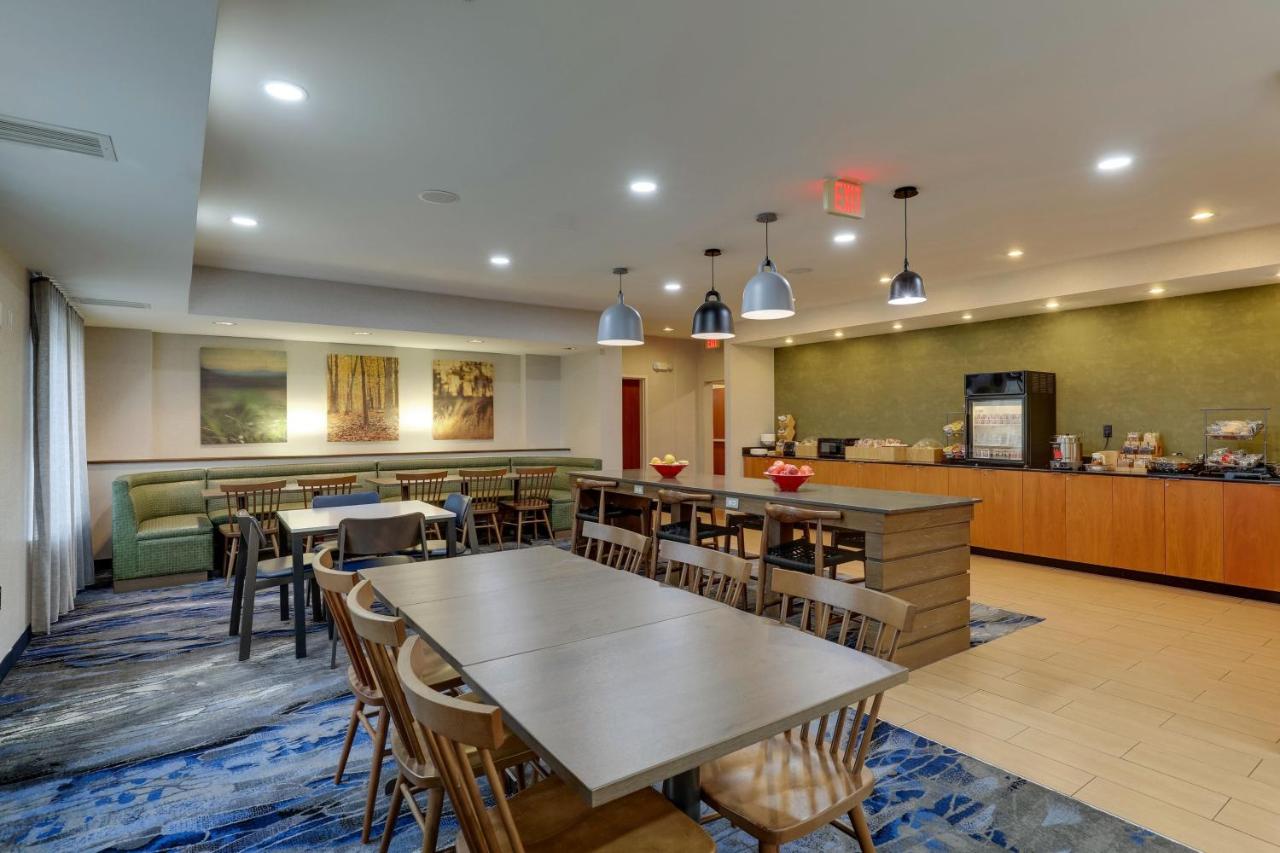| Fairfield Inn & Suites by Marriott Fort Worth I-30 West Near NAS JRB