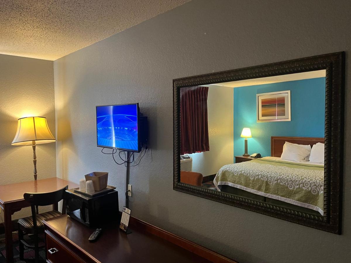 King Room - Non-Smoking at Rodeway Inn