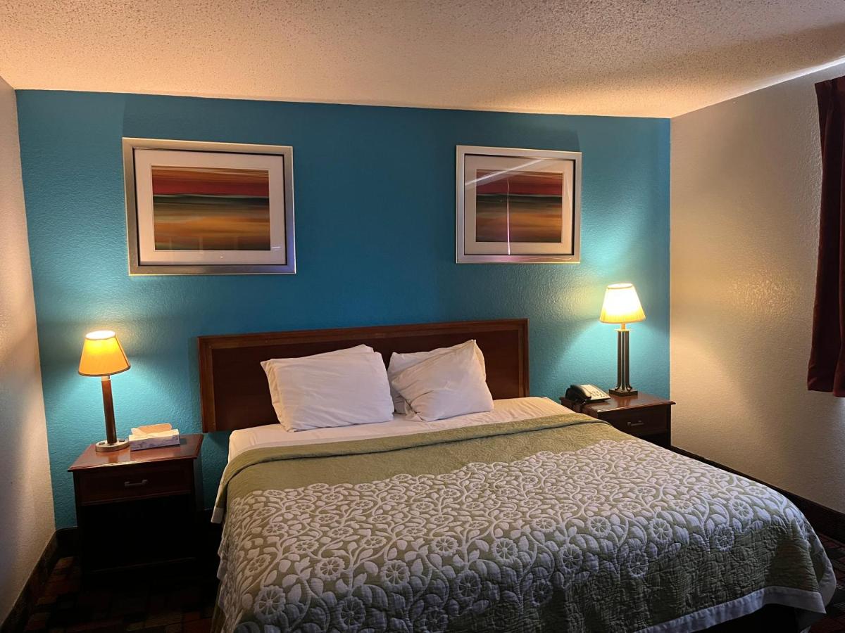 King Room - Non-Smoking at Rodeway Inn
