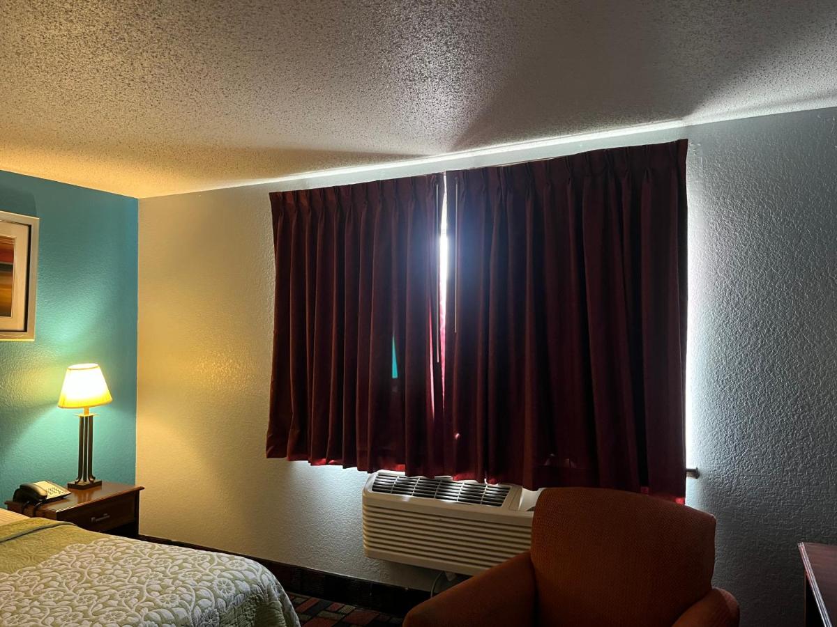 King Room - Non-Smoking at Rodeway Inn