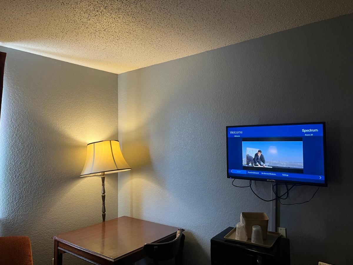 King Room - Non-Smoking at Rodeway Inn