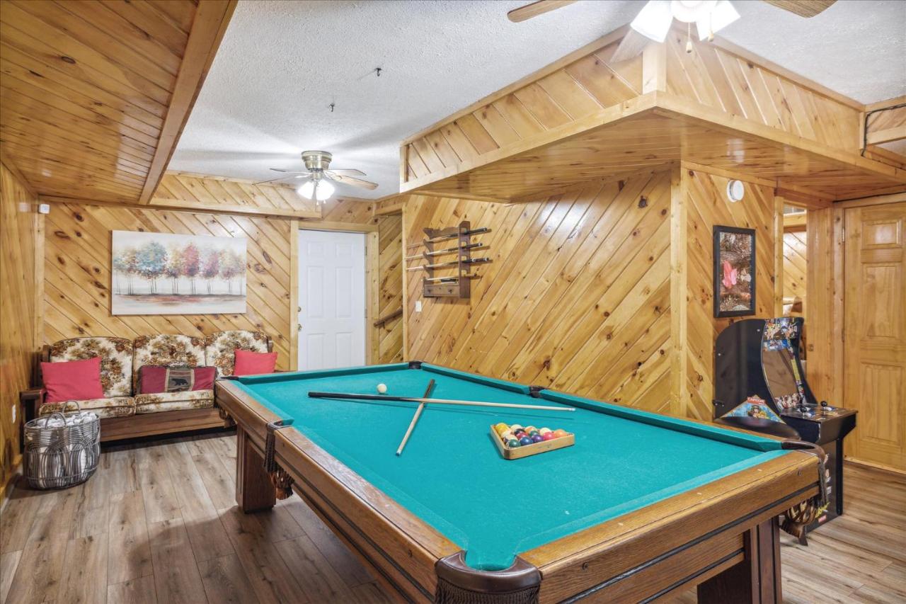 | Smokey Max Chalet
