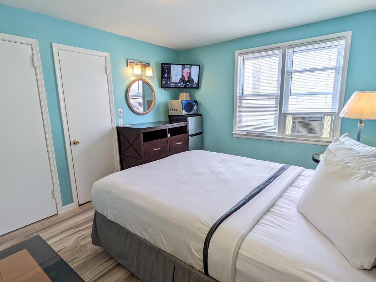 Standard Queen Room at Clarem Happy Days Inn