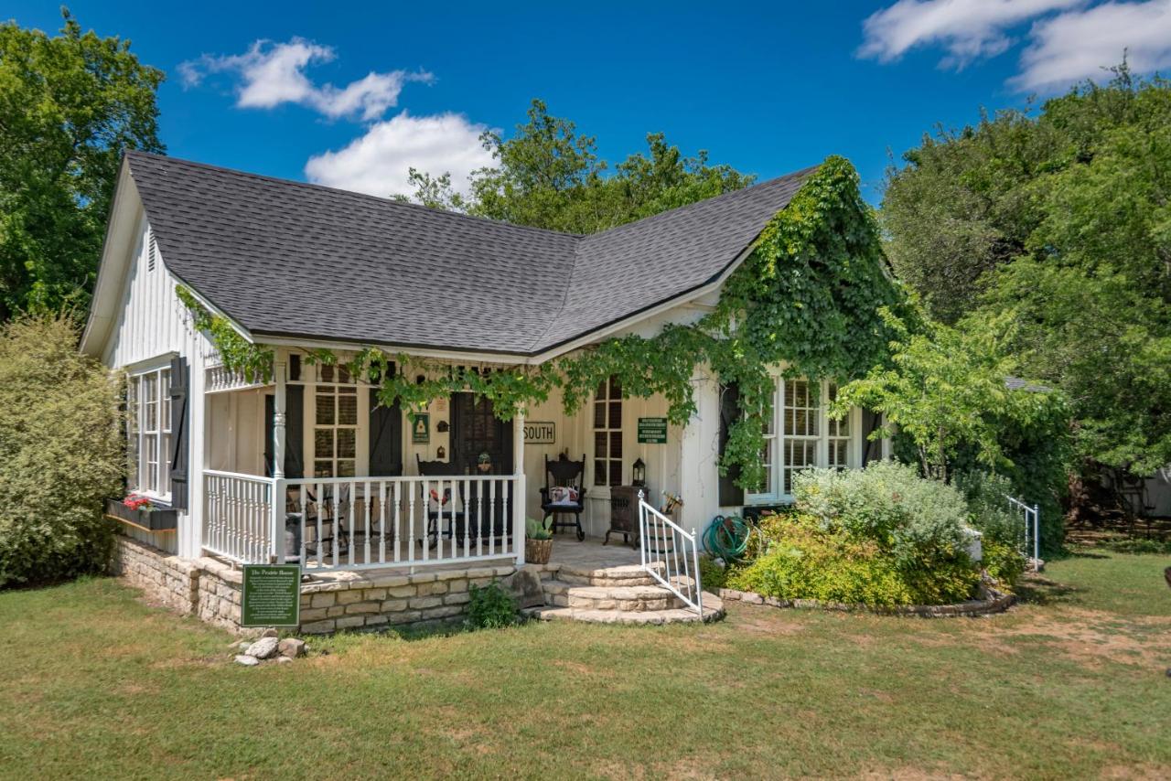 | Country Woods Inn