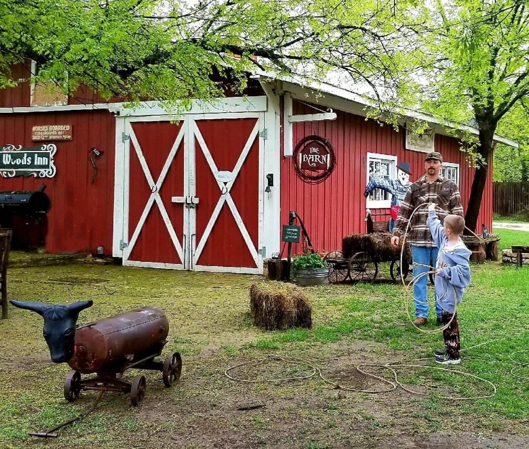 | Country Woods Inn