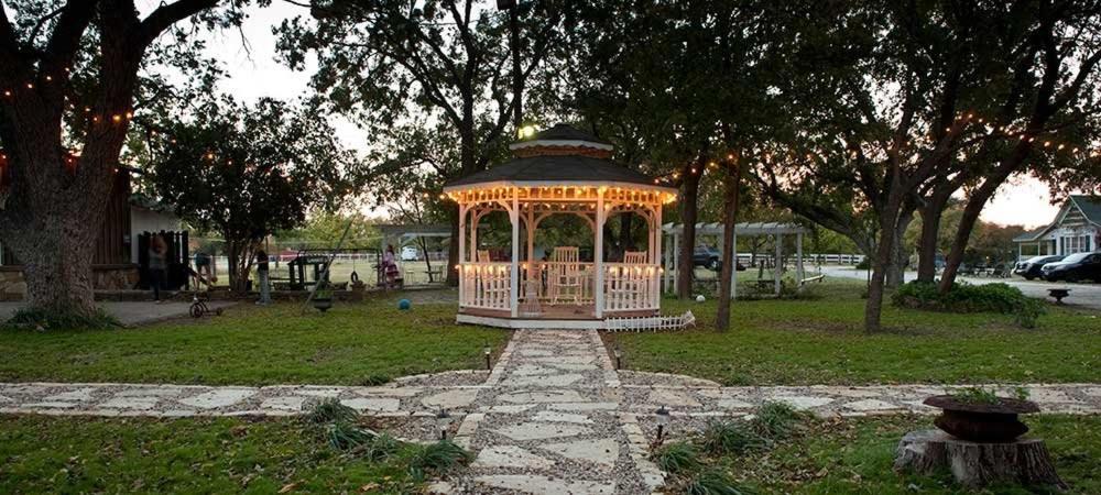 | Country Woods Inn