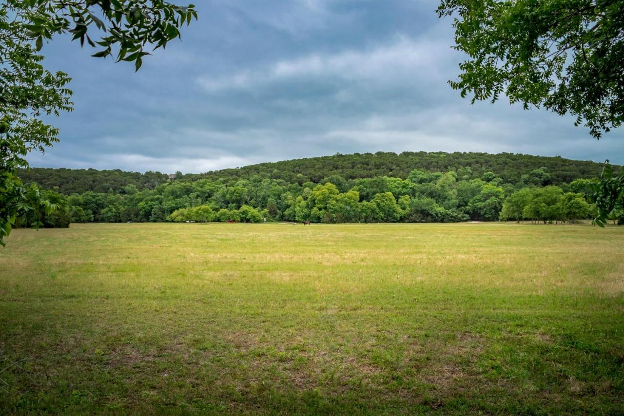 | Country Woods Inn