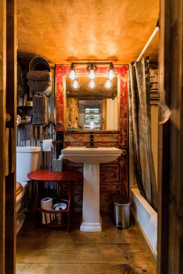 | Country Woods Inn