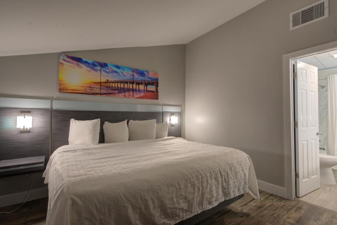 Suite with Loft - Non-Smoking at Clarion Pointe Tampa-Brandon Near Fairgrounds and Casino