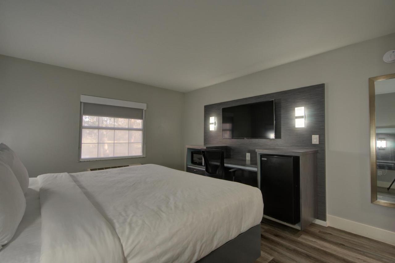King Room - Accessible/Non-Smoking at Clarion Pointe Tampa-Brandon Near Fairgrounds and Casino