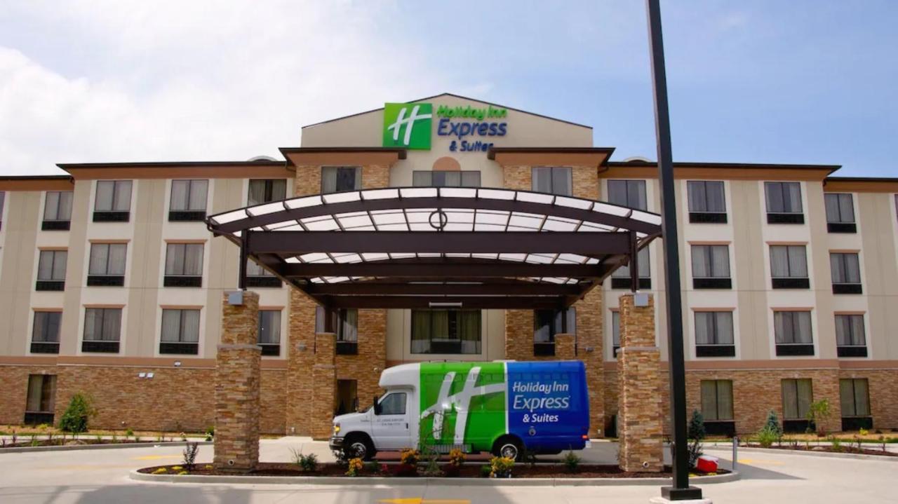 | Holiday Inn Express & Suites St Louis Airport, an IHG Hotel