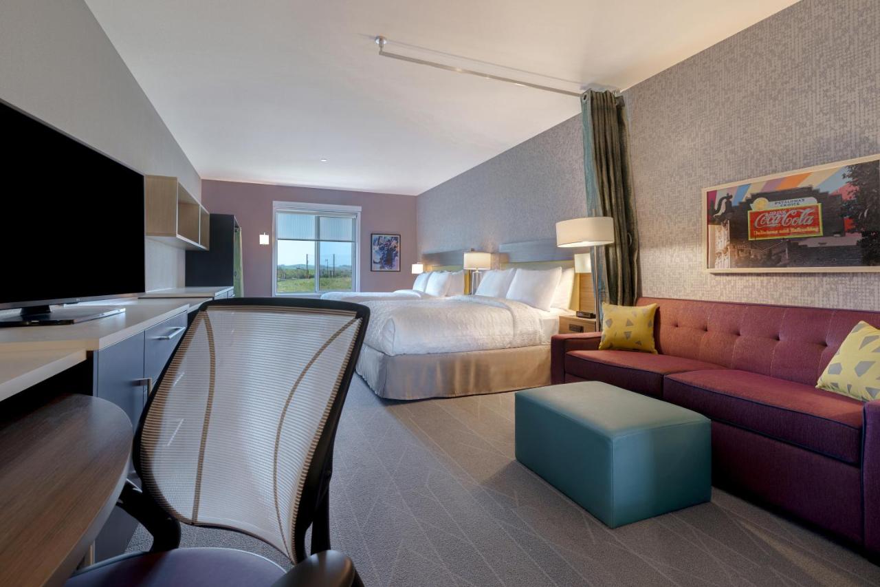 Queen Studio Suite with Two Queen Beds and Bath Tub - Mobility Accessible at Home2 Suites by Hilton Petaluma