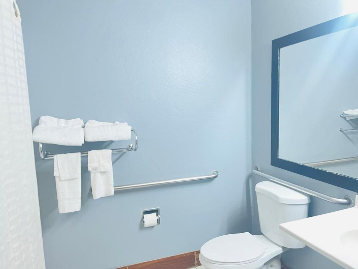 King Room - Disability Access/Non-Smoking at Rodeway Inn