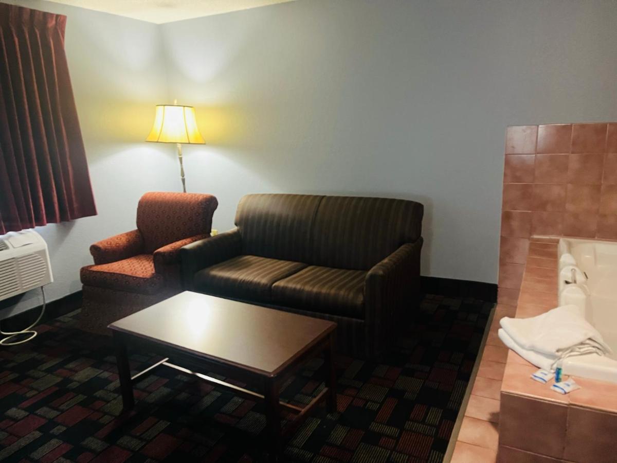 King Room - Disability Access/Non-Smoking at Rodeway Inn