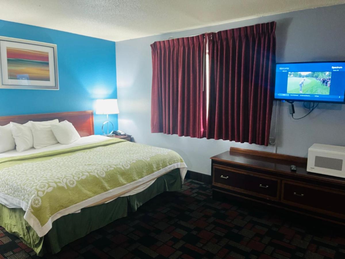 King Room - Disability Access/Non-Smoking at Rodeway Inn