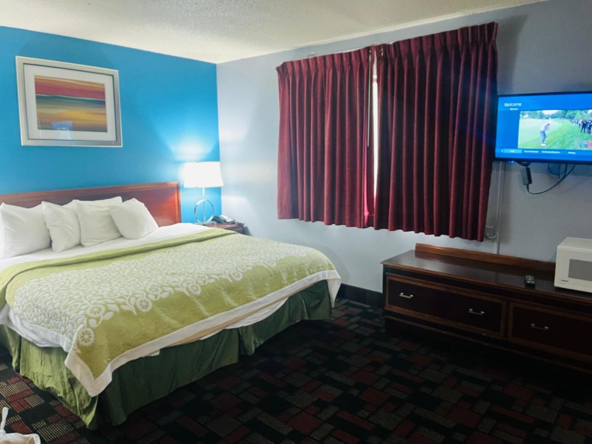King Room - Disability Access/Non-Smoking at Rodeway Inn