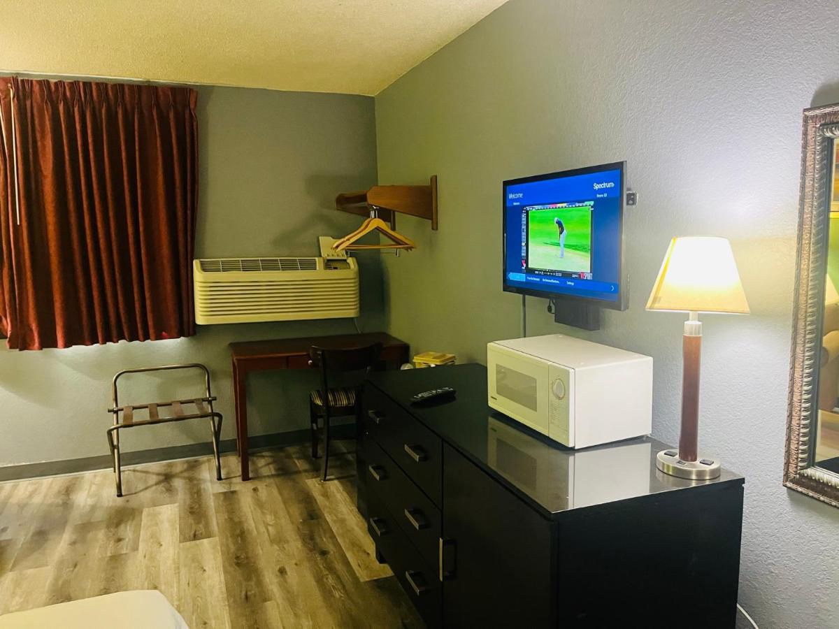 King Room - Disability Access/Non-Smoking at Rodeway Inn