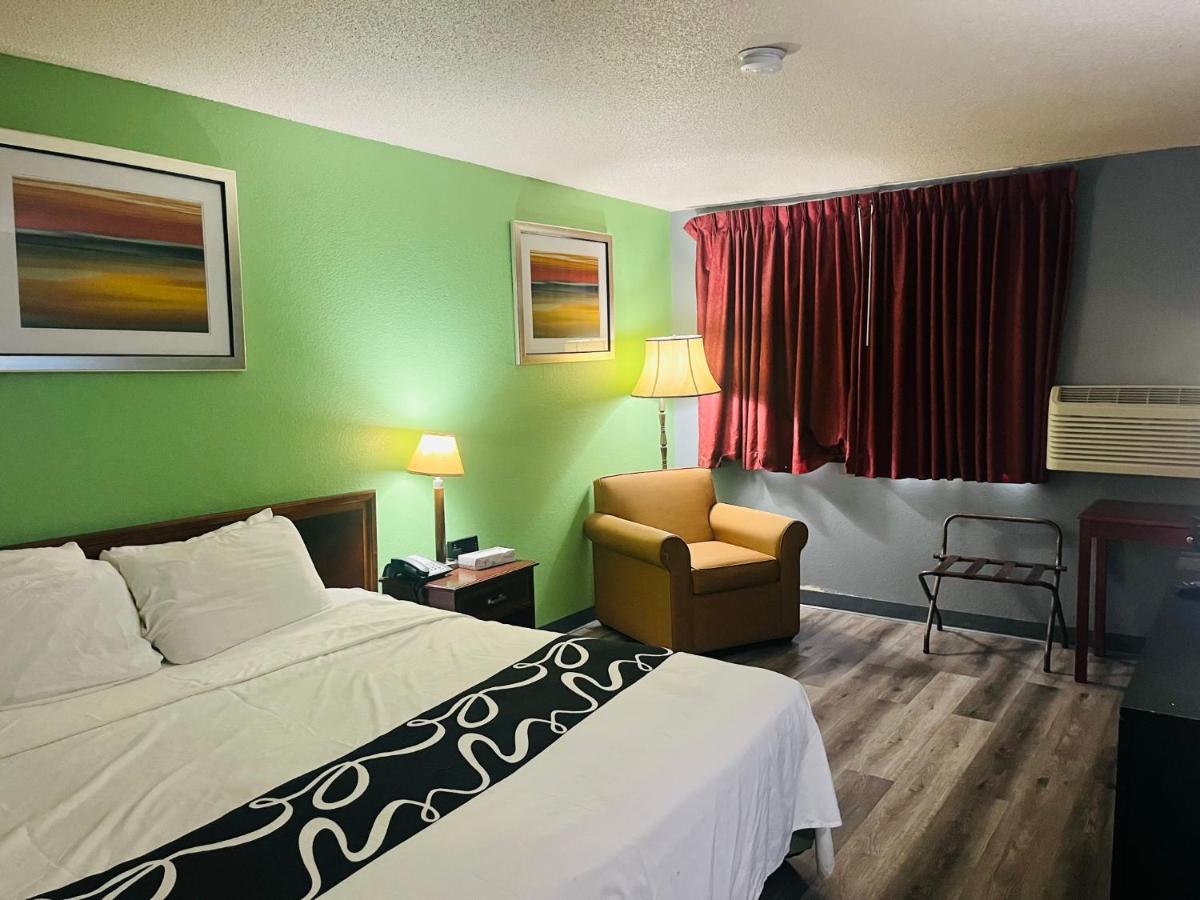 King Room - Non-Smoking at Rodeway Inn